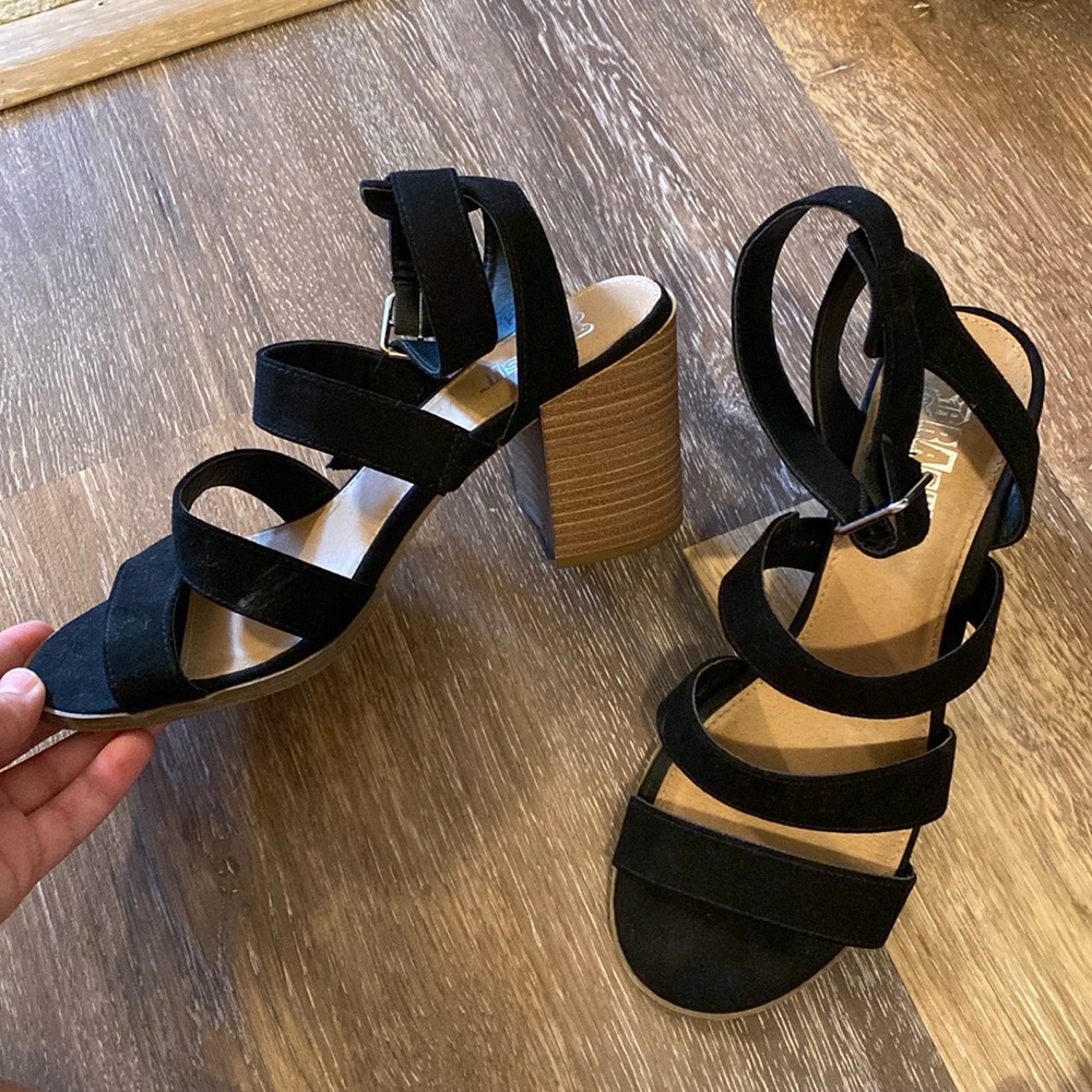 Size 8 black chunky heels